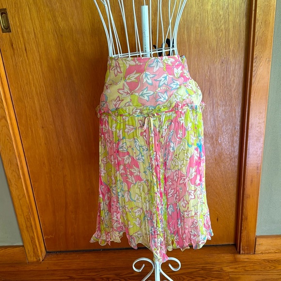 Emilio Pucci darling silk chiffon pleated skirt.  It floats! - Picture 6 of 6